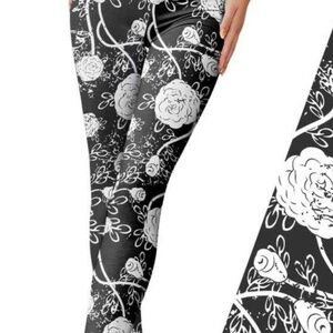 Charlies Project OS One Size Vines & Roses Leggings NWT in Original Dust Bag